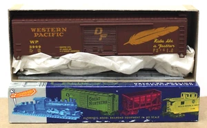 Kit de coche caja de puerta Roundhouse 1221 HO 50' SD WP Western Pacific 3999 pluma nuevo en caja b - Imagen 1 de 2
