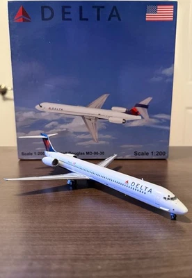 JC Wings 1:200 Delta Air Lines McDonnell Douglas MD-90 Diecast VL005B - N901DA Foto 1 de 4