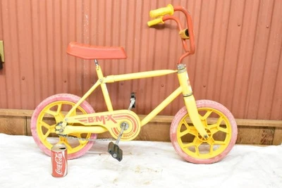 Nice Vintage 1982 Hedstrom BMX Kids Bike Bicycle Model 92204 - Image 1 of 4