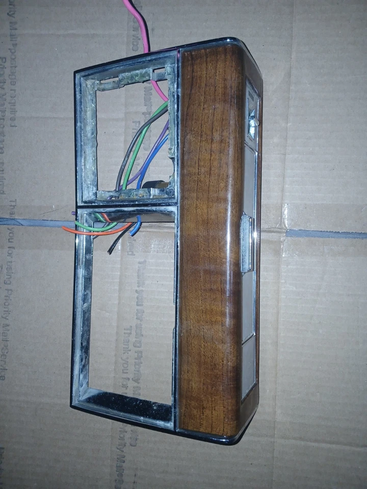 Cinzeiro interruptor janela traseira direita 1980-1985 Cadillac Deville Fleetwood Brougham - Imagem 1 de 4