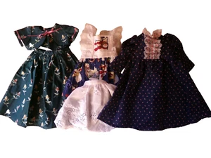 American Girl Puppe Handarbeit Kleider Outfits Konvolut Lot Puppe NICHT dabei - Bild 1 von 20