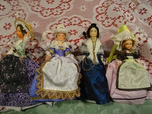 4 poupées folkloriques anciennes18/20CM bellesrobes tb bon état jupons dentelles - Imagen 1 de 23