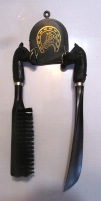 Juego de cepillo y cuerno de zapato con cabeza de caballo vintage con colgador de placa de pared Foto 1 de 4
