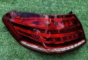 Mercedes Benz E Class E250 E350 E400 E550 Left Driver Side Tail Light 2010-2016 - Picture 1 of 6
