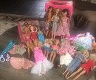 Vintage lata 80. i 90. lalki Barbie zestaw - zestaw 12 lalek Barbie i Ken + ubrania, etui