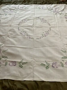 Tablecloth Hand Embroidered Mauve Flowers On Cream Background 117cm x 128cm - Bild 1 von 7