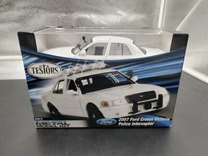 Testors 1:24 scale 2007 Ford Crown Victoria Police Interceptor Metal Model Kit - Picture 1 of 9