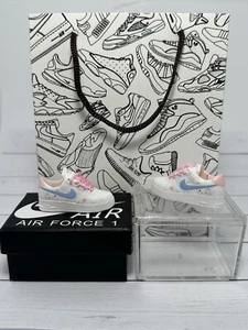 Airforce 1 Mini Llavero Zapatilla con Caja de Zapatos 3D Regalo/Encanto Alta Calidad - Imagen 1 de 10