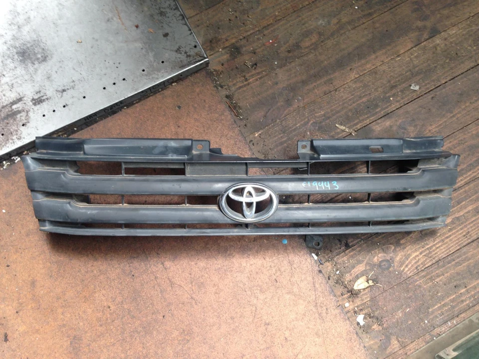Toyota Townace Grille KR42 11/1996-12/1998 - image 1 of 3