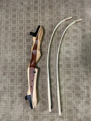 Bear Archery Bullseye x Youth Recurve 62" 26lb - Image 1 of 4