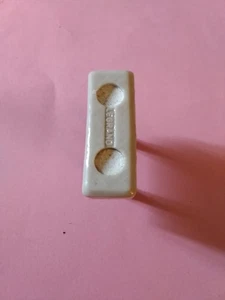 Porzellan Sicherung zum Nachfüllen von 6 Ampere Legrand Stifte Ø 4 mm Abstand 2 cm  - Bild 1 von 3