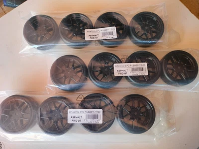 BRacing  EPD Asfalt Gomme 1:10 touring  Set  3 treni  cerchio Grigio - Immagine 1 di 2