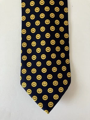Corbata Parquet Para Hombre Poliéster Negro Amarillo Smiley Face Repetición Ancha 57" Foto 1 de 4