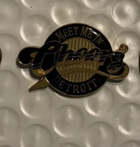 Collectible Cheers Bar Meet Me in Detroit Michigan Black & Gold Enamel Lapel Pin - Picture 1 of 2