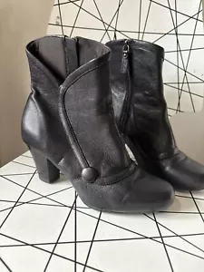 Vintage Clarks Ladies Witch Victorian Style Ankle Boots Size 6 Black - Picture 1 of 14