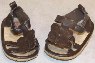 Sandalia mariposa marrón Carter's para niñas pequeñas talla 3 Foto 1 de 4