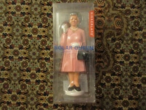 Kikkerland Solar Queen Elizabeth Hand Waving Figurine NEW NIB - Picture 1 of 3