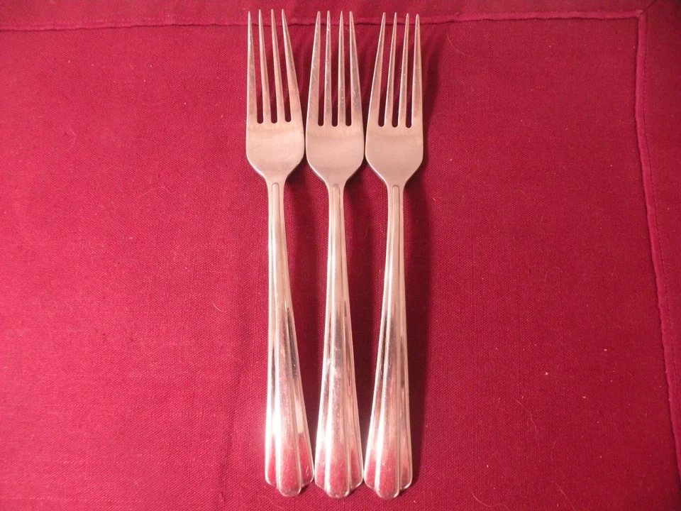 Juego de 3 tenedores de cena centrales Hampton cubiertos de acero inoxidable brillante 8 1/4" Foto 1 de 4