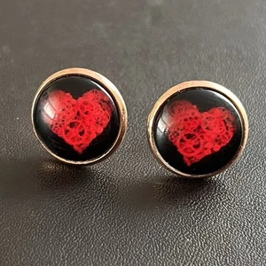 Black with Red clock engine heart glass Cabochon stud earrings - Picture 1 of 2