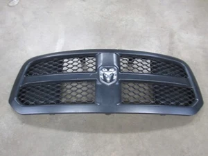 13-18 Dodge Ram 1500 Front Radiator Upper Grille Emblem Black  68093446AC 0560 - Bild 1 von 15