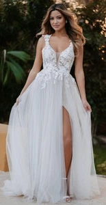 Allure Romance Wedding Dress Style 3557 Size 8 - Picture 1 of 12