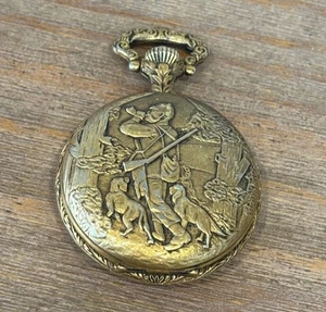 Vintage Dundee goldfarbene Taschenuhr mit Jäger und Hunde Design - Bild 1 von 4
