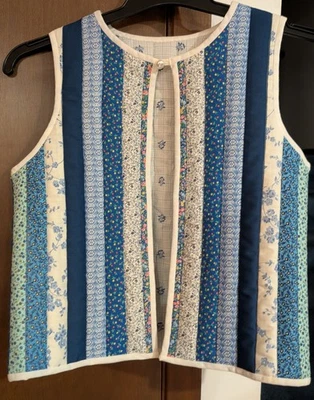 Chaleco acolchado vintage hecho a mano.  Talla XS/S, Posible M. Caja de bucle con perla. Foto 1 de 4