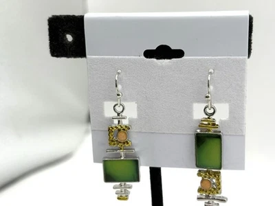 Pendientes colgantes de diseño asiático esmaltado verde y amarillo tono plata Foto 1 de 4