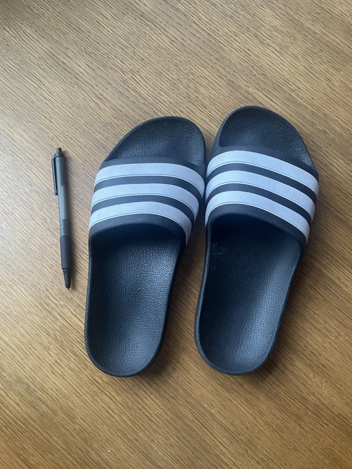 Kids Adidas Navy Blue Flip Flops/ Holiday / Fashion Size 3 - Image 1 of 4
