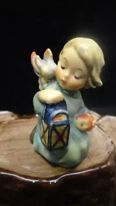 VINTAGE GOEBEL HUMMEL ANGEL WITH APPLE AND LANTERN FIGURE FIGURINE - Picture 1 of 6