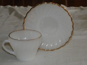 Anchor Hocking FIRE KING GOLDEN SHELL Coffee Cup (2½" Tall) with Saucer Set - Picture 1 of 3
