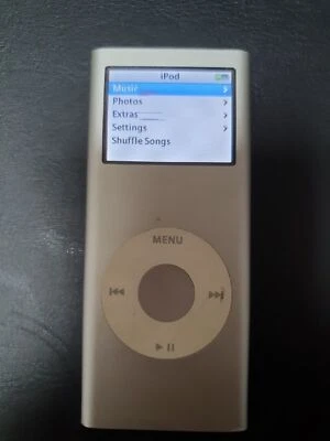 Apple iPod Nano A1199 4GB Silver  - Lines On Screen - Image 1 of 2