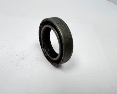 1963 - 1971 年普利茅斯道奇 Dart 6 缸后轴油封 A 车身 2404052 NOS。 — 第 1/4 张图片