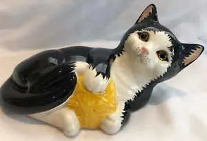 Staffordshire Just Cats & Co - Ceramic Cat Playing with Ball - 22cm Width - Picture 1 of 8