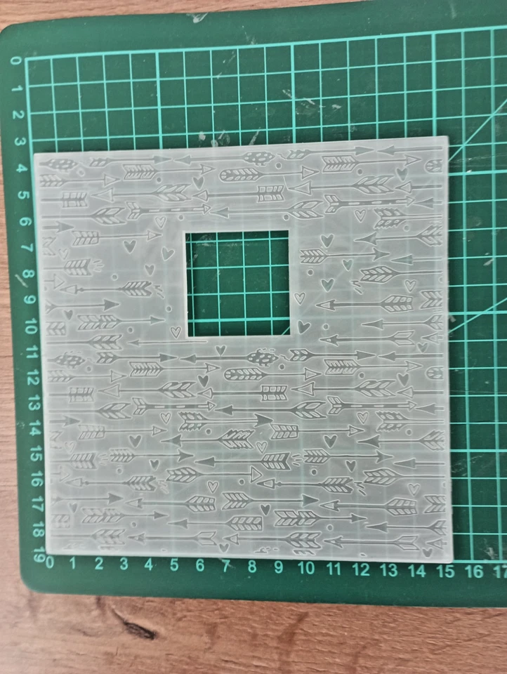 Embossing Folder, Prägeschablone, "Pfeile", Marke unbekannt, Gebraucht  - Bild 1 von 1