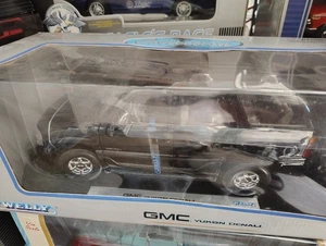 Welly GMC Yukon Denali 1/18 scale Diecast Model SUV Black - Picture 1 of 3