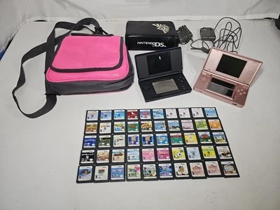 Nintendo DS Lite Package Lot 2 DS Lite W/ Chargers 50 Games Shoulder Bag Pink  Foto 1 de 4