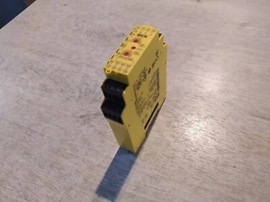 SICK UE410-MM3 6034482 SAFETY CONTROLLER [NEW] - Picture 1 of 5