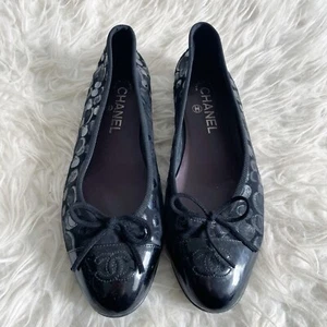 Chanel Black Leather Ballet Flat Interlocking CC Logo Patent Cap Toe Size 38.5 - Picture 1 of 11