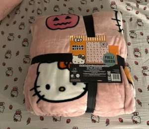 Hello Kitty Halloween plush throw - Picture 1 of 1