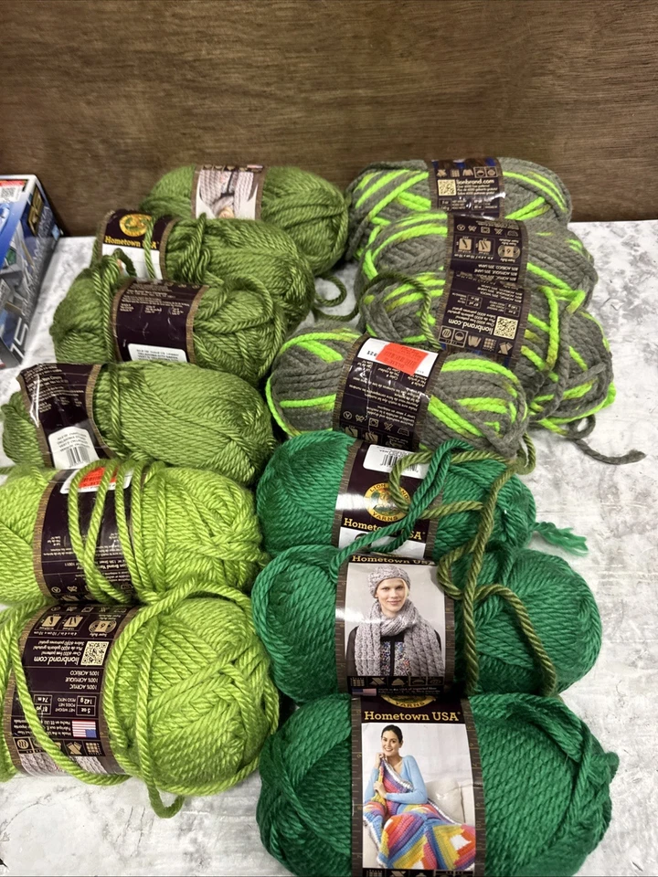 Lote 13 Hilos Marca León Ciudad Natal EE. UU. Acrílico Súper Voluminoso Todo Peso Verde Foto 1 de 4