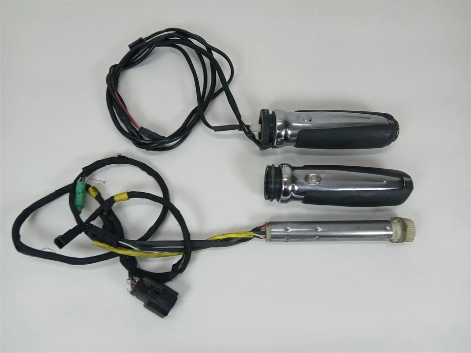 Harley-Davidson 2015 Street Glide Heated Hand Grips & Throttle Twist Sensor - Image 1 of 4