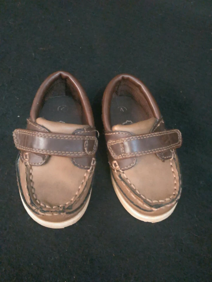 Teeny Toes Niño Pequeño Niños Marrón Mocasines Zapato Barco Niños Zapatos Talla 4 Gancho Correa de Lazo Foto 1 de 4