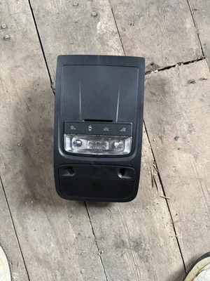 LUZ INTERIOR CORTESÍA AUDI A1 Q3 8X0951177A  Foto 1 de 3