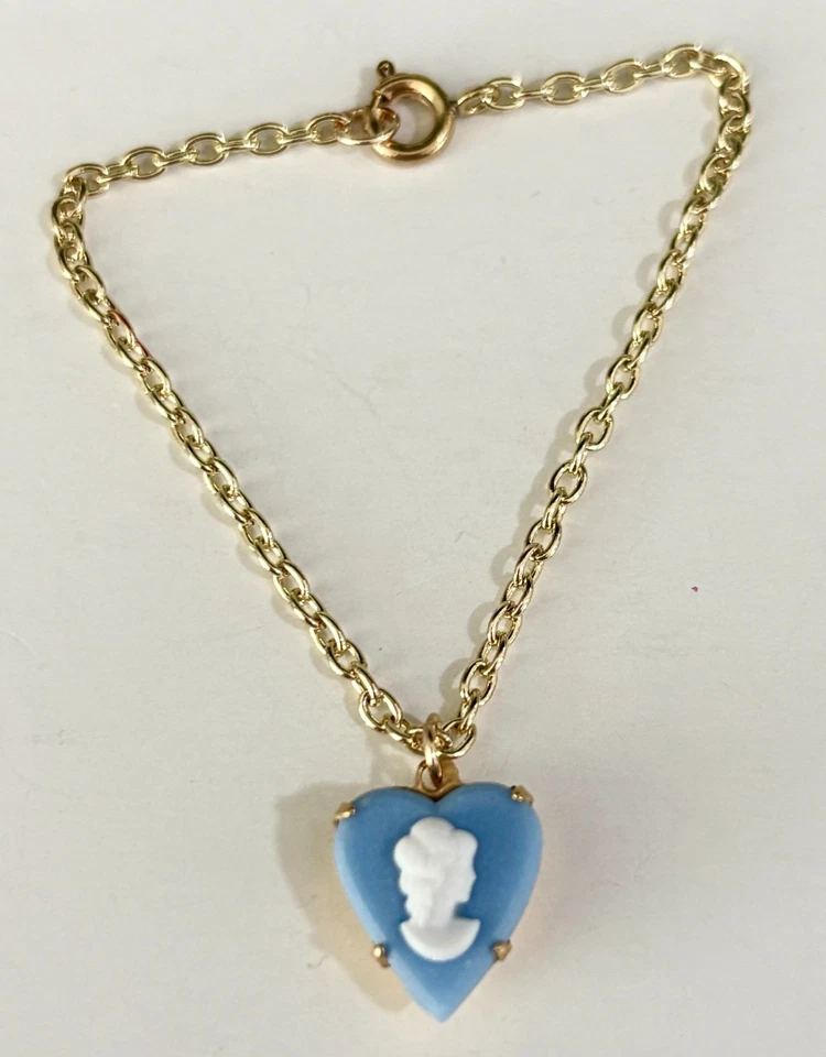 Винтажная кукла аксессуар: ювелирные изделия ожерелье мадам Александр Сисси мисс Revlon камео - Изображение 1 из 1