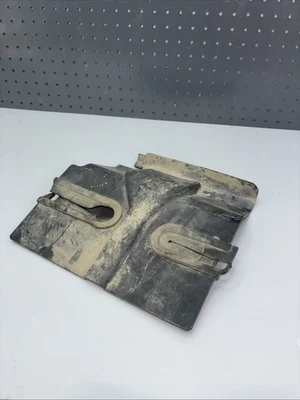 Пластиковая крышка предохранителя двигателя 83 Yamaha XVZ1200 XVZ 1200 Venture Royale - Изображение 1 из 4