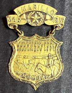 Antiguo Pin Medalla Insignia 1913 Amarillo TX Stockmens Assn Ganado Vaquero - Imagen 1 de 5