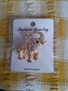 Elephant Brooch Gold Coloured - Picture 1 of 3