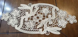Centre de table dentelle ivoire fait main 21" décor Cottagecore vintage pointe roumaine - Photo 1 sur 15