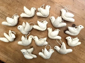 Christmas ornaments RESTORATION HARDWARE Set of 16 Felt Creamy White DOVES - Picture 1 of 4